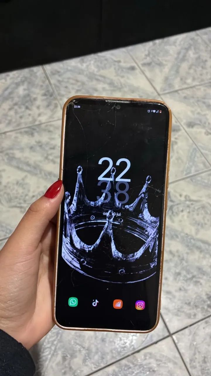 Moto E7, tela trincada, mas funcionando tudo normal
