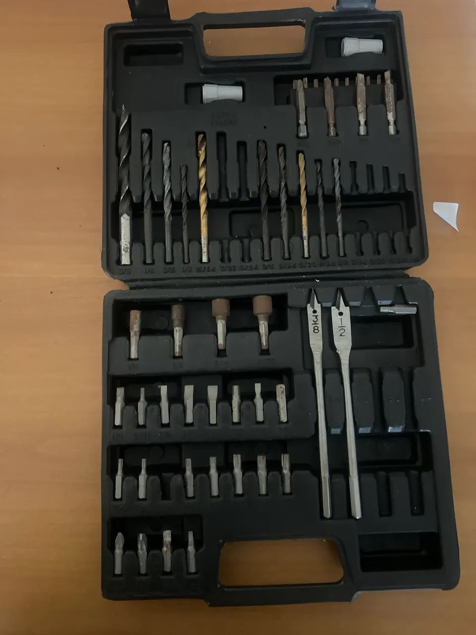 Maleta com brocas usada