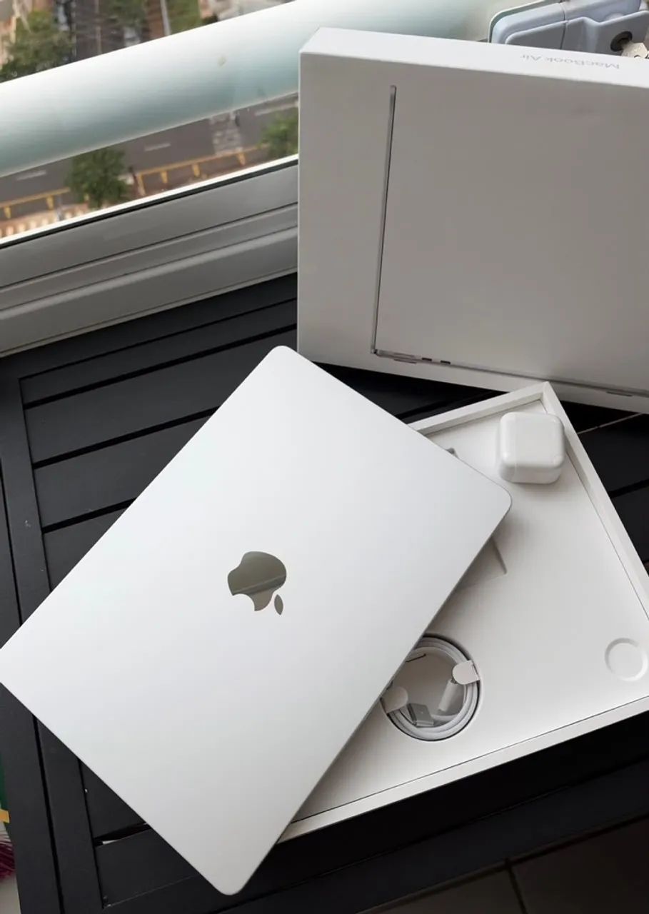 MACBOOK AIR M5 