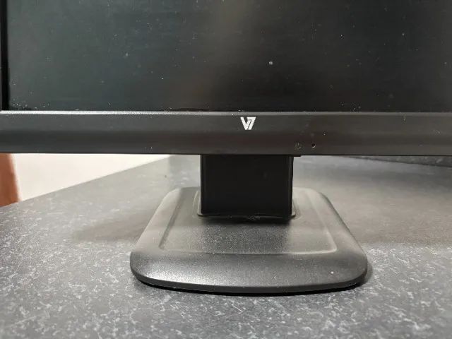 Monitor 17? V7 TFT LCD (Modelo: D1711 / D1711-B6) - Usado  - Foto 3