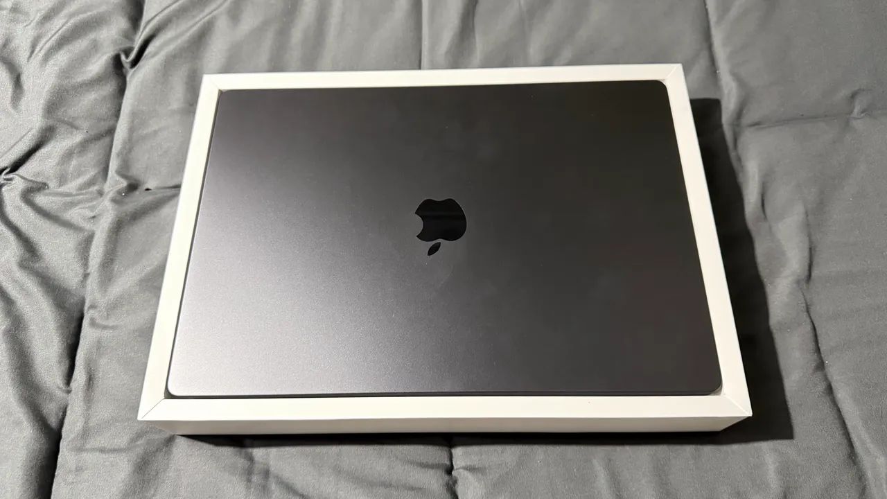 MacBook M5 Pro 18-core CPU 20-core GPU 24GB RAM 1TB SSD Space Black  - Foto 4