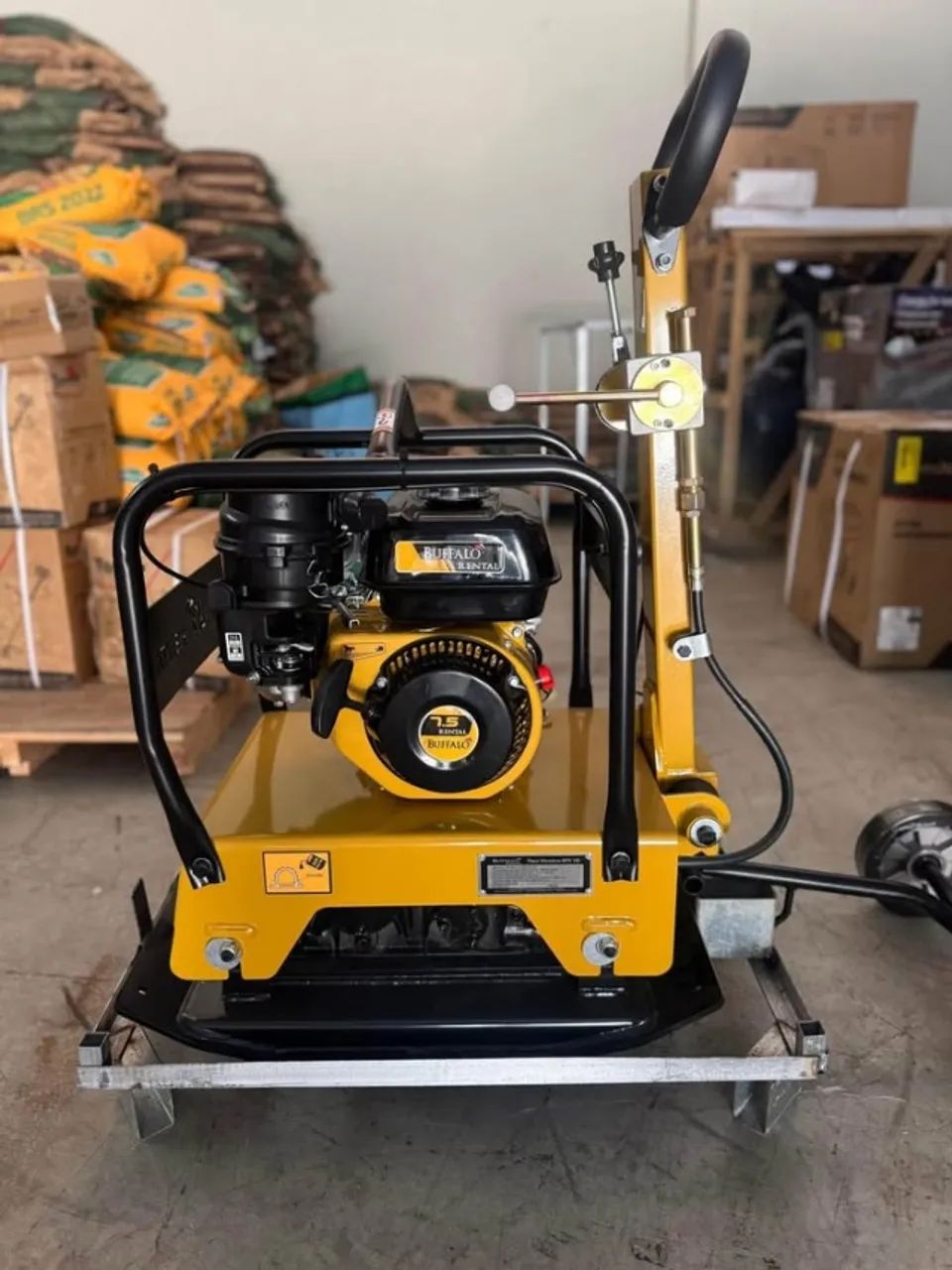 Placa Vibratória a Gasolina 130kg Reversível Profissional Buffalo- Novo/Loja - Foto 3