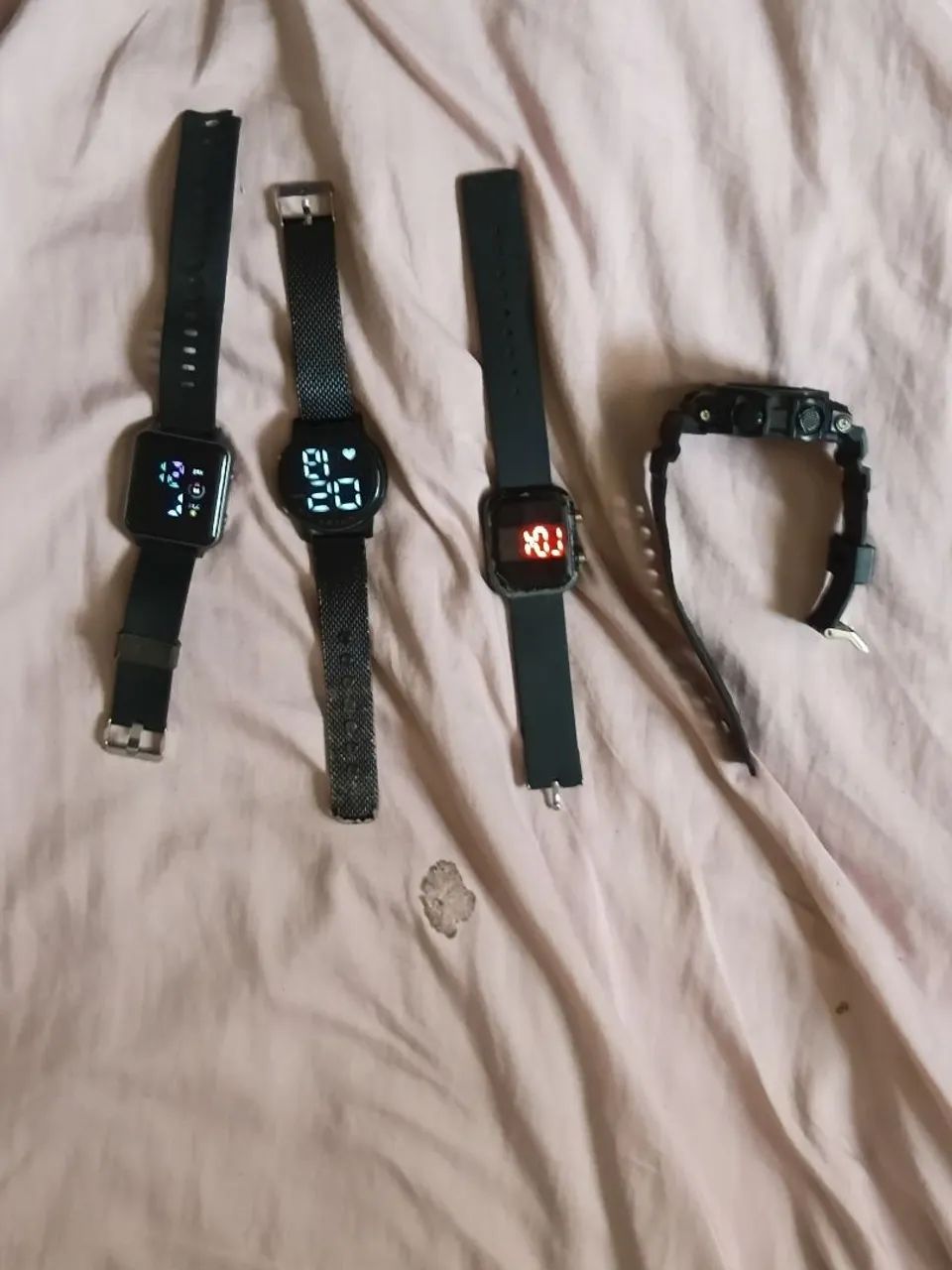 4 relógios todos funcionando 