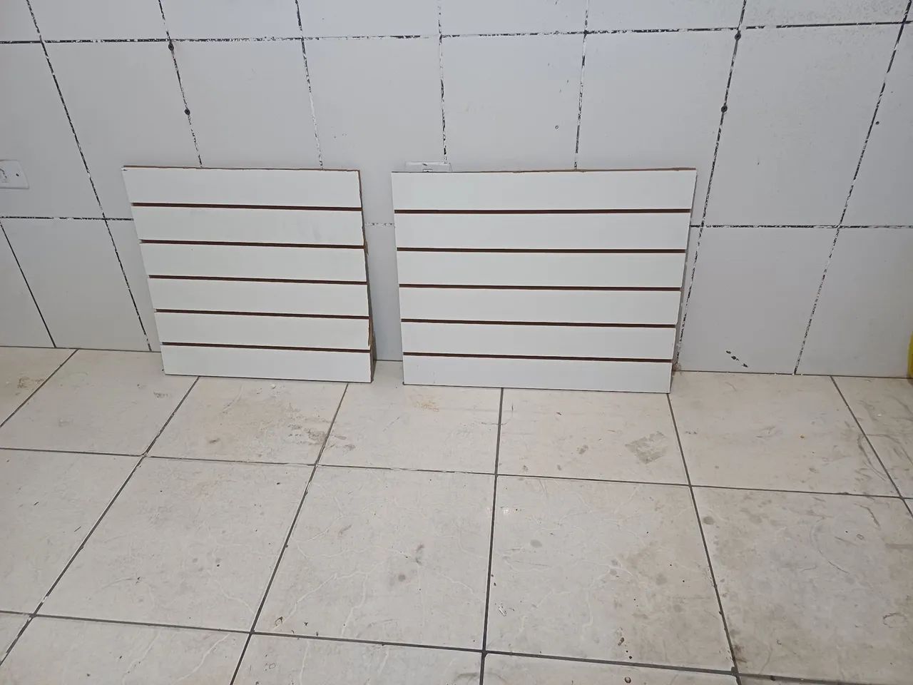 Kit painel canaletado com ganchos - Foto 5