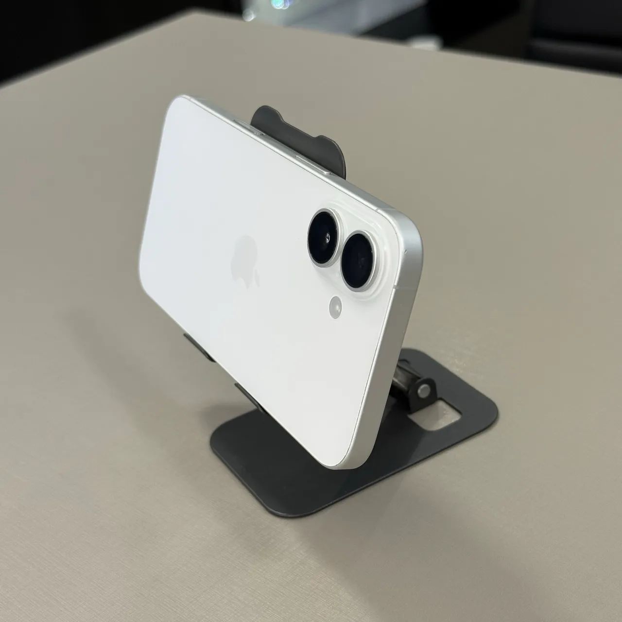 iPhone 16 128GB Branco