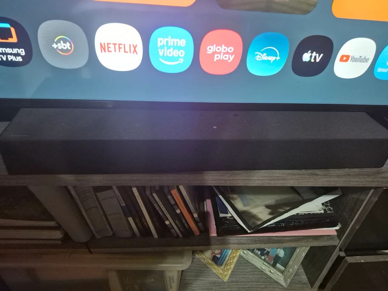 Tv samsung 58' com sound bar - Foto 2