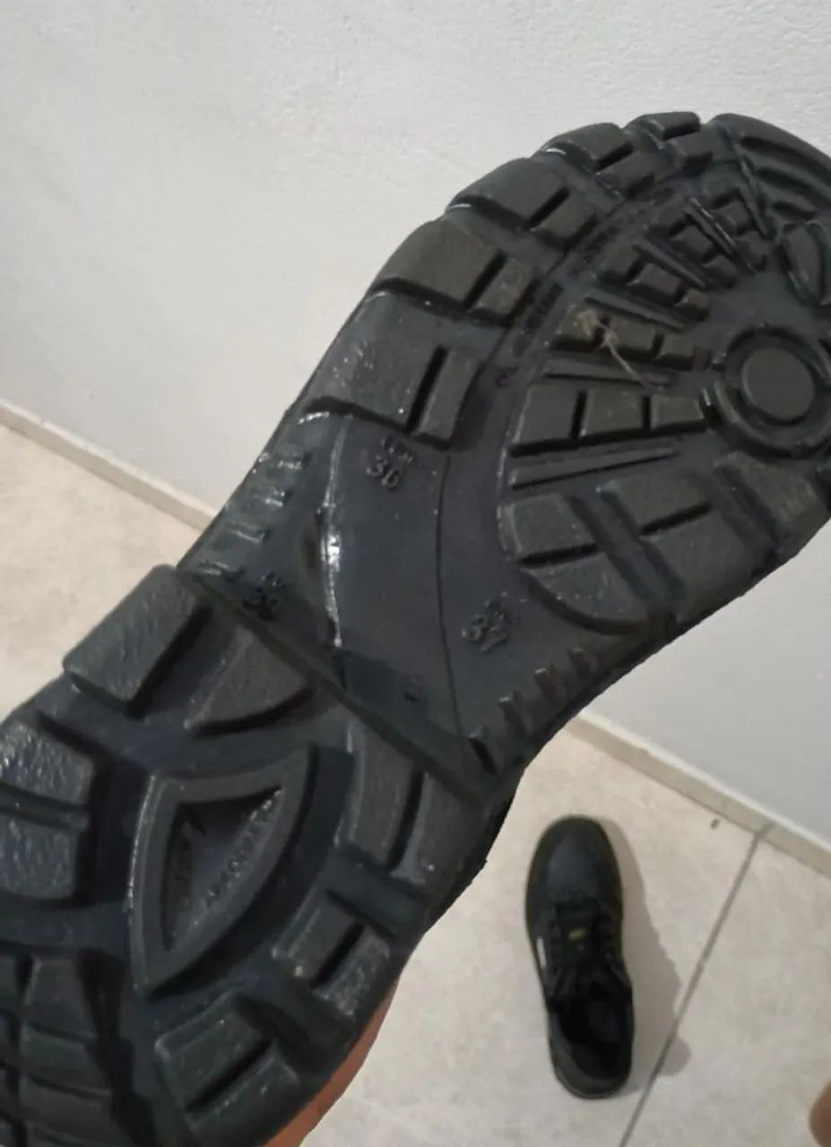 Bota de segurança usada - Foto 2