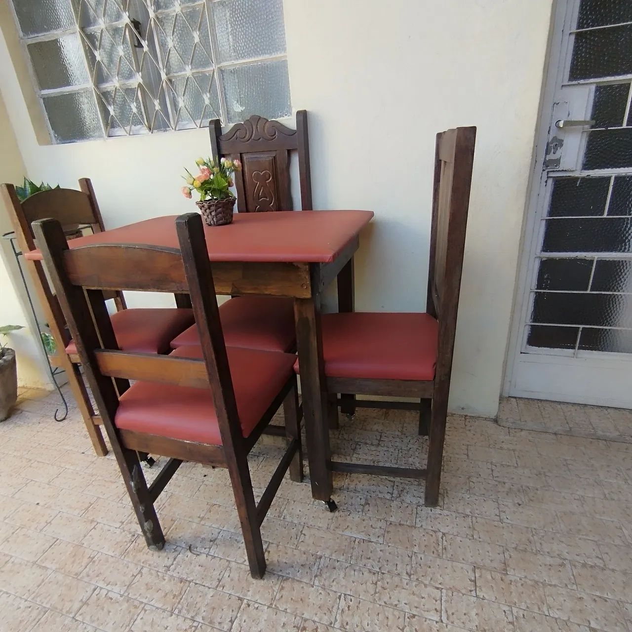 Mesa artesanal com 4 cadeiras, assento estofador. - Foto 4