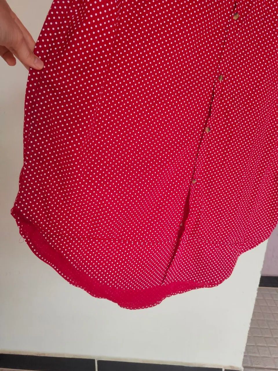 vestido chemise poa vermelho - Foto 5