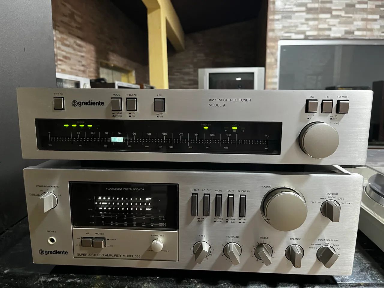 Conjunto Gradiente Compo: Amplificador Model 366 + Tuner Model 9 - Revisados!!!