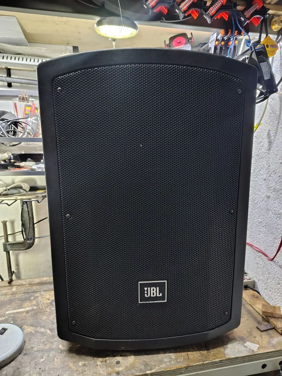 Caixa ativa JBL 15 polegadas c/ bluetooth 