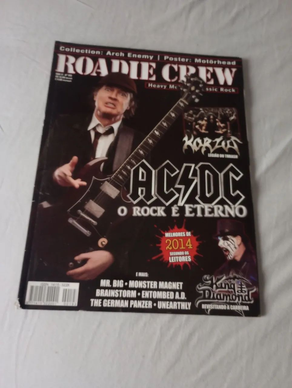 Revista Roadie Crew AC/DC, com poster 