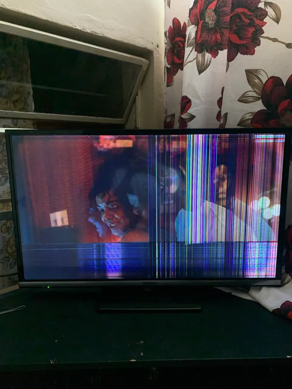 TV Panasonic 32? Smart LED TC-32DS600B - Com Defeito na Tela
