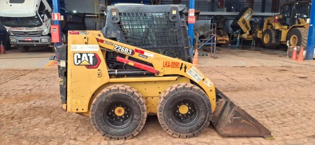 Mini-Carregadeira Caterpillar 226B - 2020