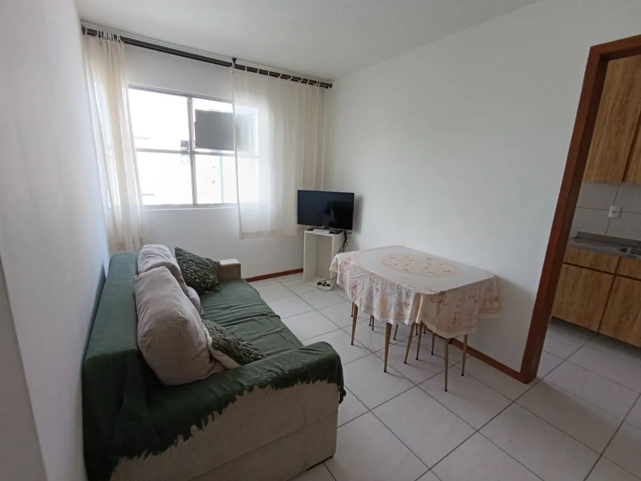 Apartamento 3 quartos semi mobiliado-Coqueiros