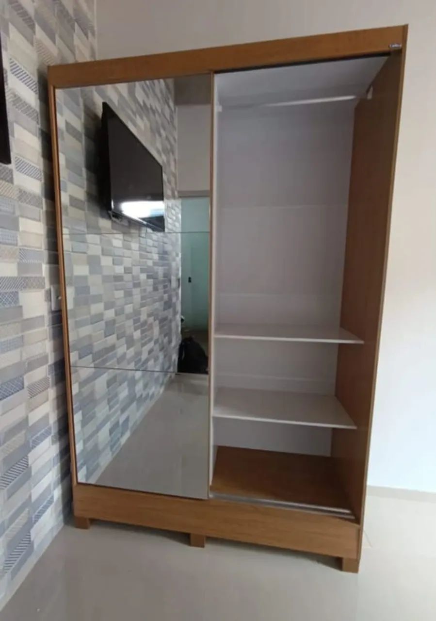 Guarda roupa com porta espelhada - Foto 2