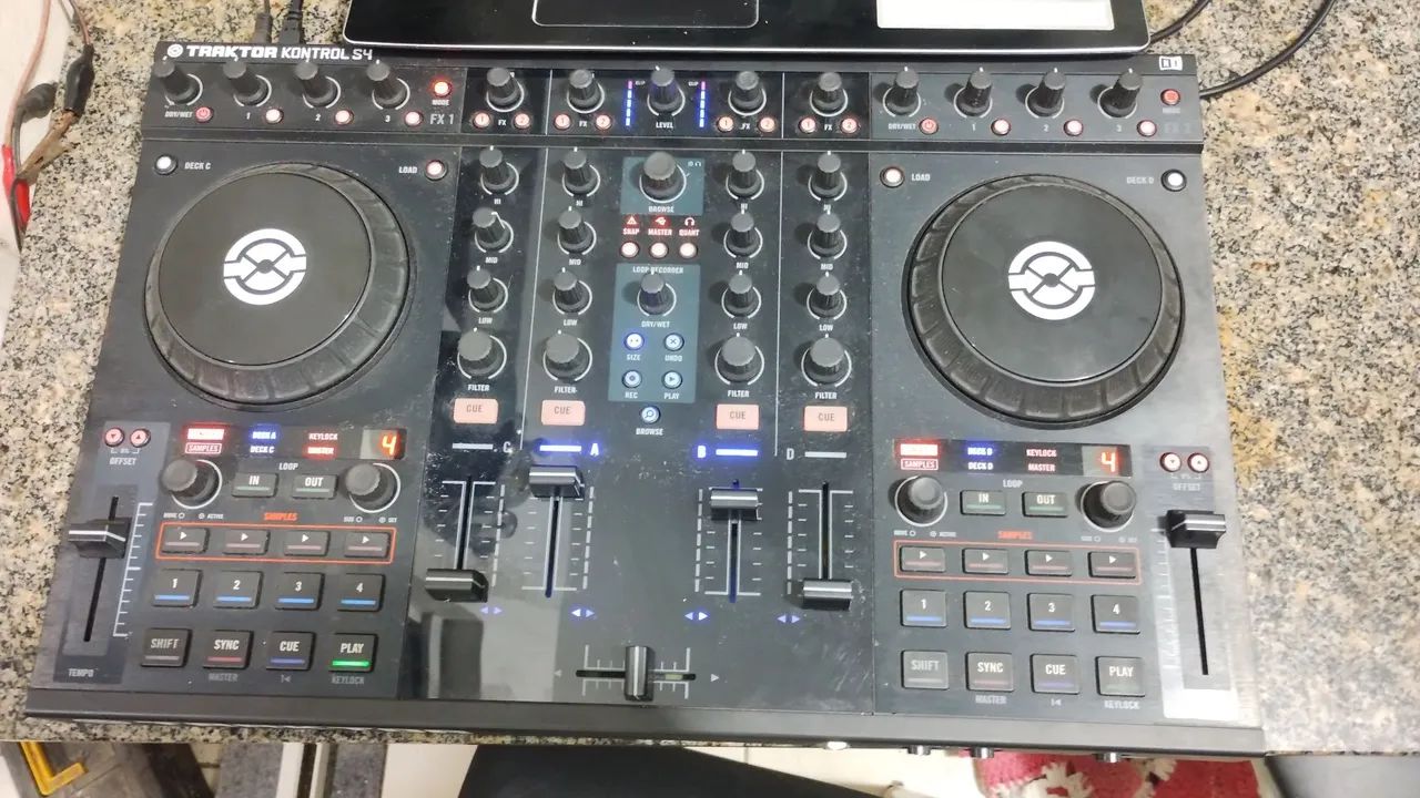 Controladora Traktor S4 mk1