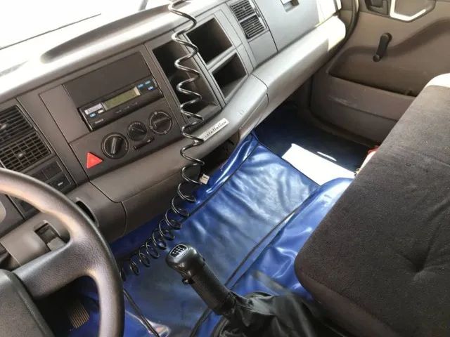 Vw Constellation 13.190 Baú 4x2 2014  - Foto 2