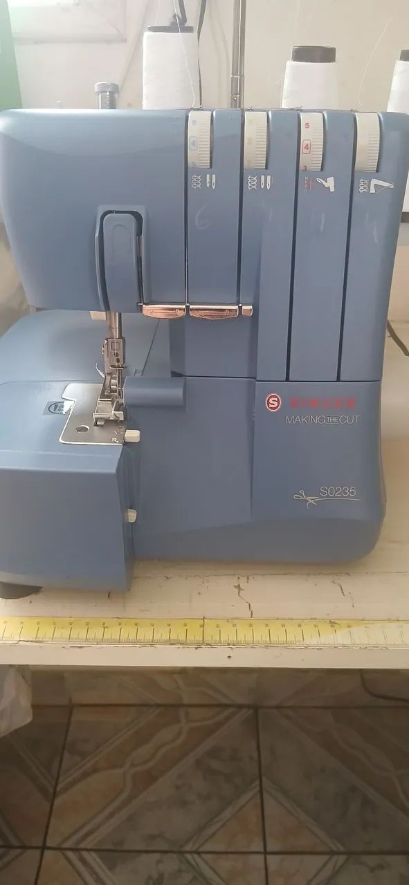 Máquina overlock singer  - Foto 2