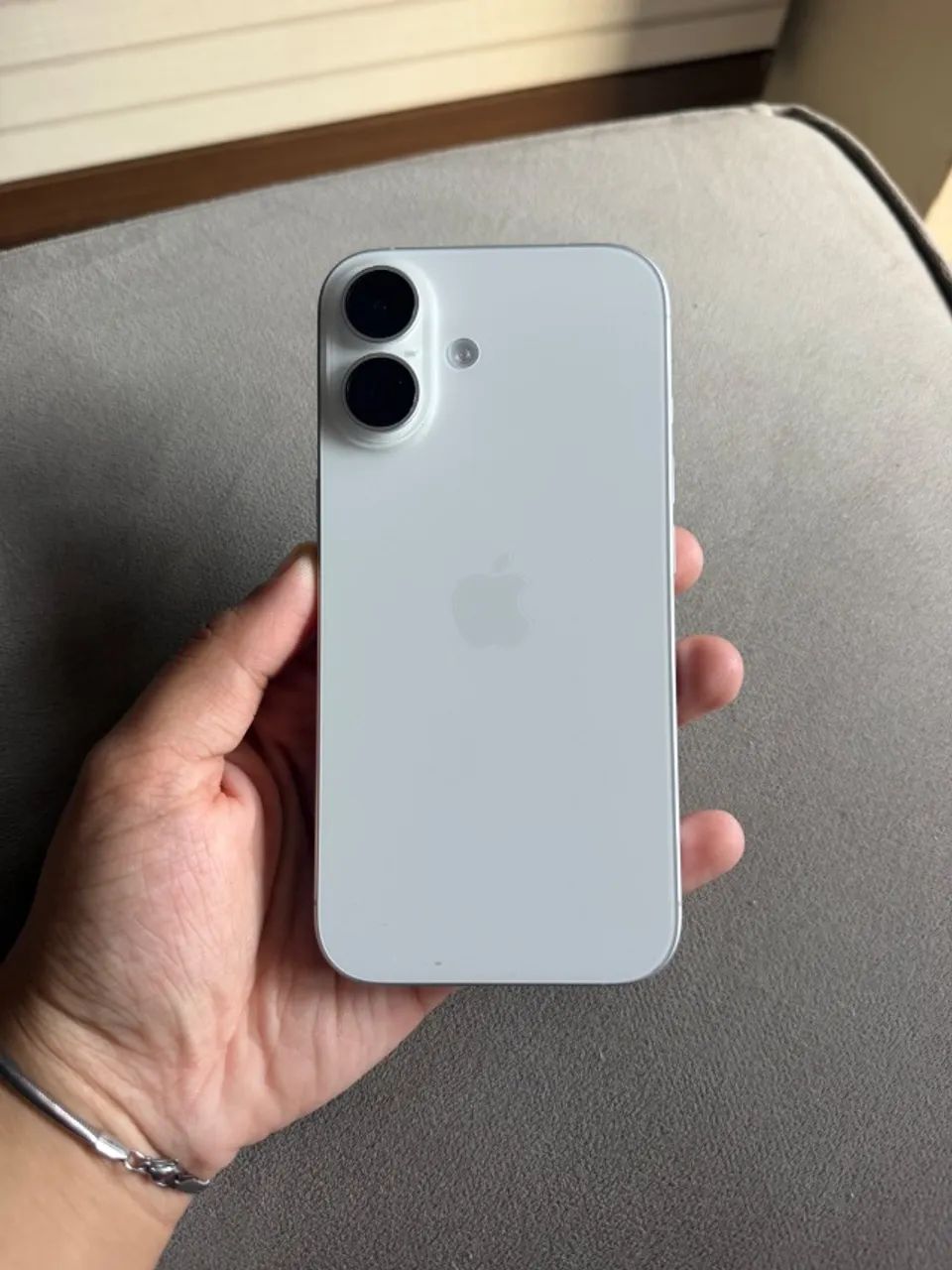 iPhone 16, branco completamente novo