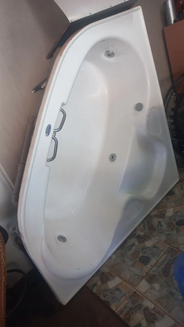 Vende-se uma banheira hidro 