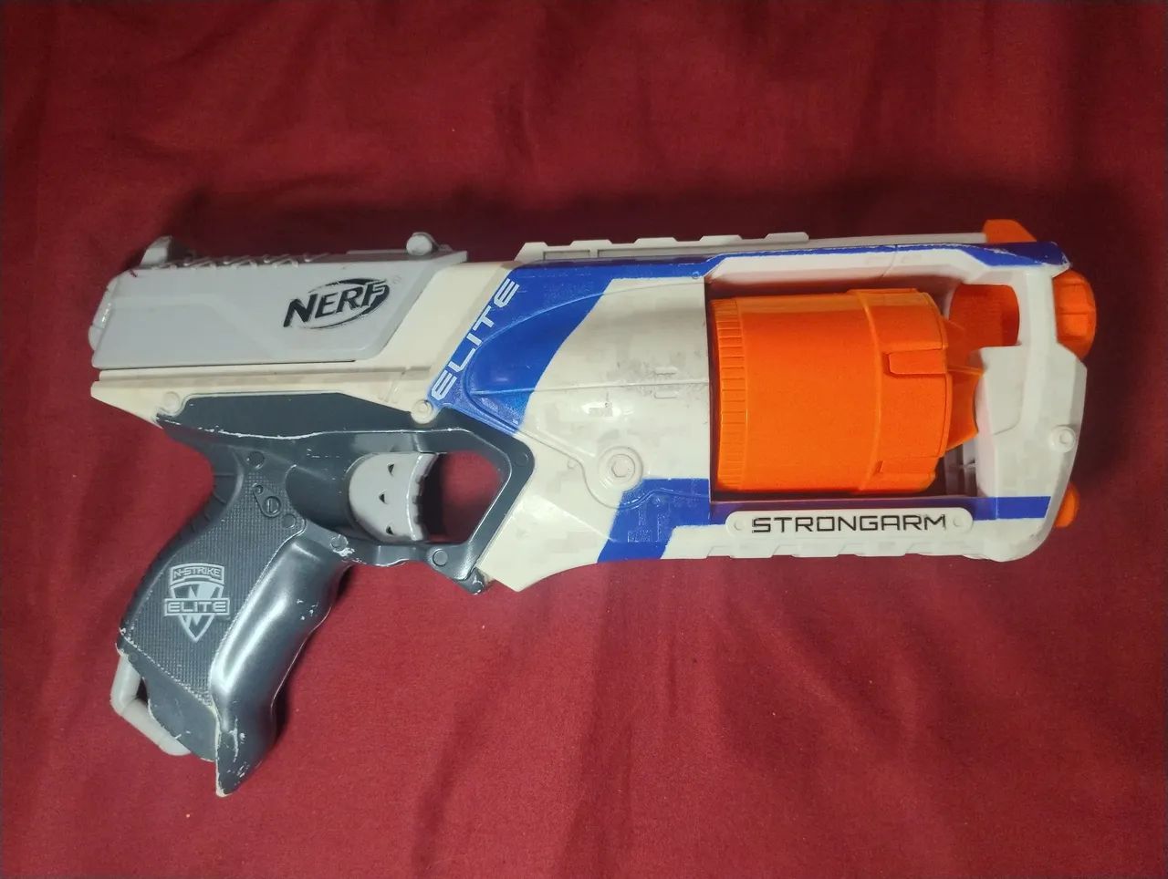 Nerf kit com stratobow,strongarm,firestrike, 18 dardos e kit de joelheira e cotoveleira  - Foto 4