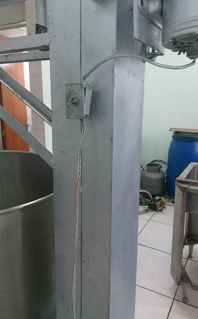 VENDO TANQUE MISTURADOR DE INOX 300LT - Foto 5