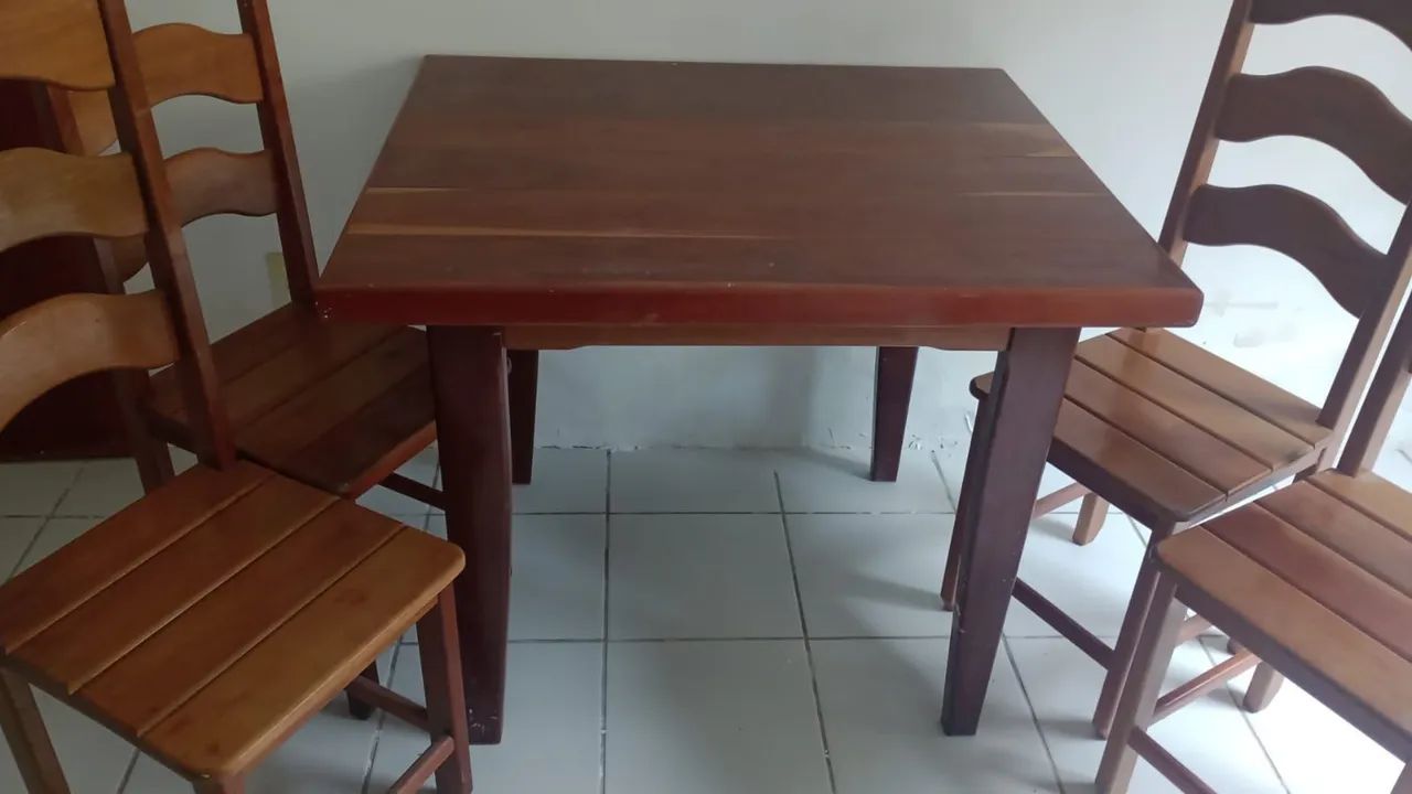 Mesa de 4 lugares de madeira maciça  - Foto 3