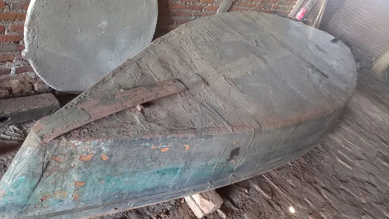 CANOA EM FERRO E ASSOALHO DE MADEIRA - Foto 2