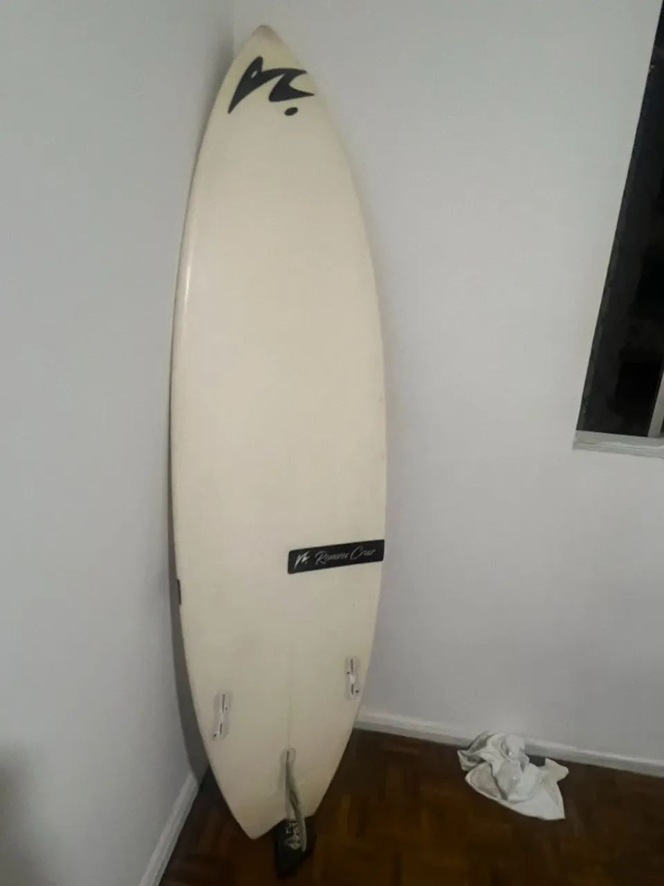 prancha de surf epoxi romeu cruz 5´9 28 litros otimo estado - Foto 4