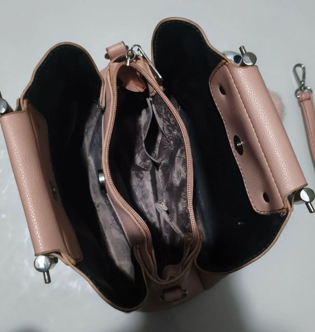 Bolsa feminina média.  - Foto 2
