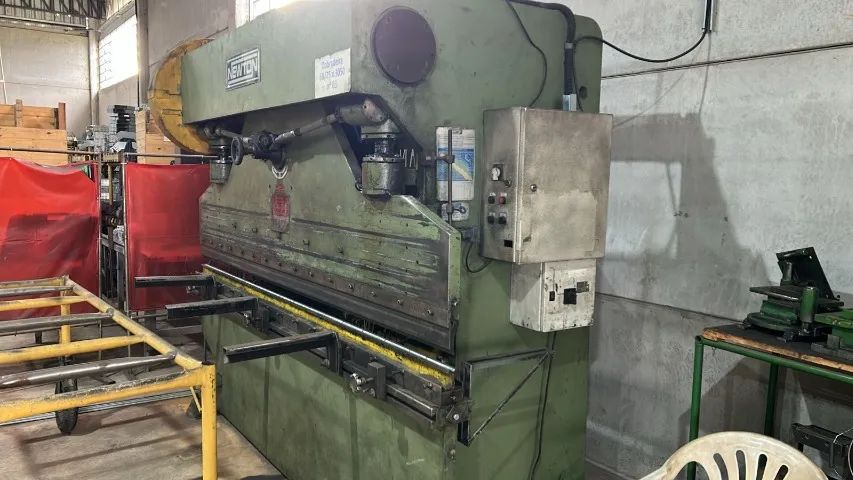 Dobradeira Newton PDM 60/75x3050 - Máquinas para produção