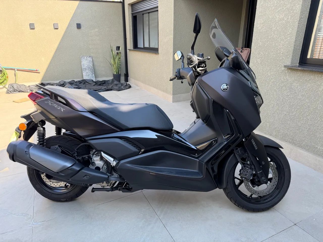 Xmax 300 Conected - Marrom