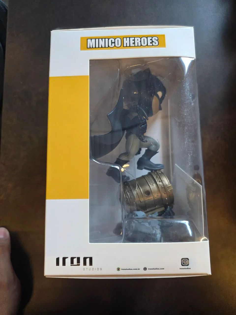 BATMAN NO BATSINAL MINICO IRON STUDIOS - Foto 2