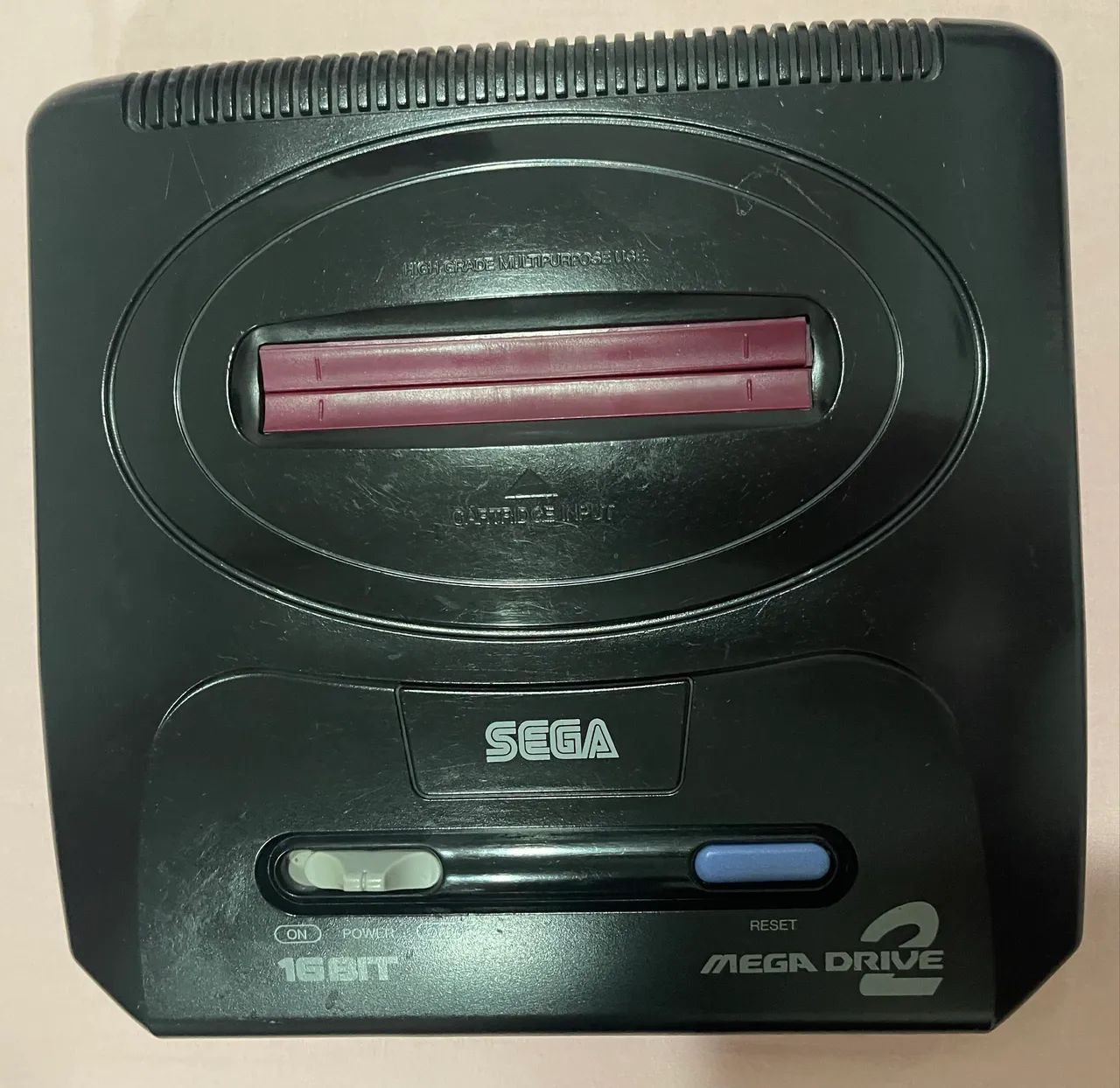 Mega Drive 2 com joystick e cartucho 