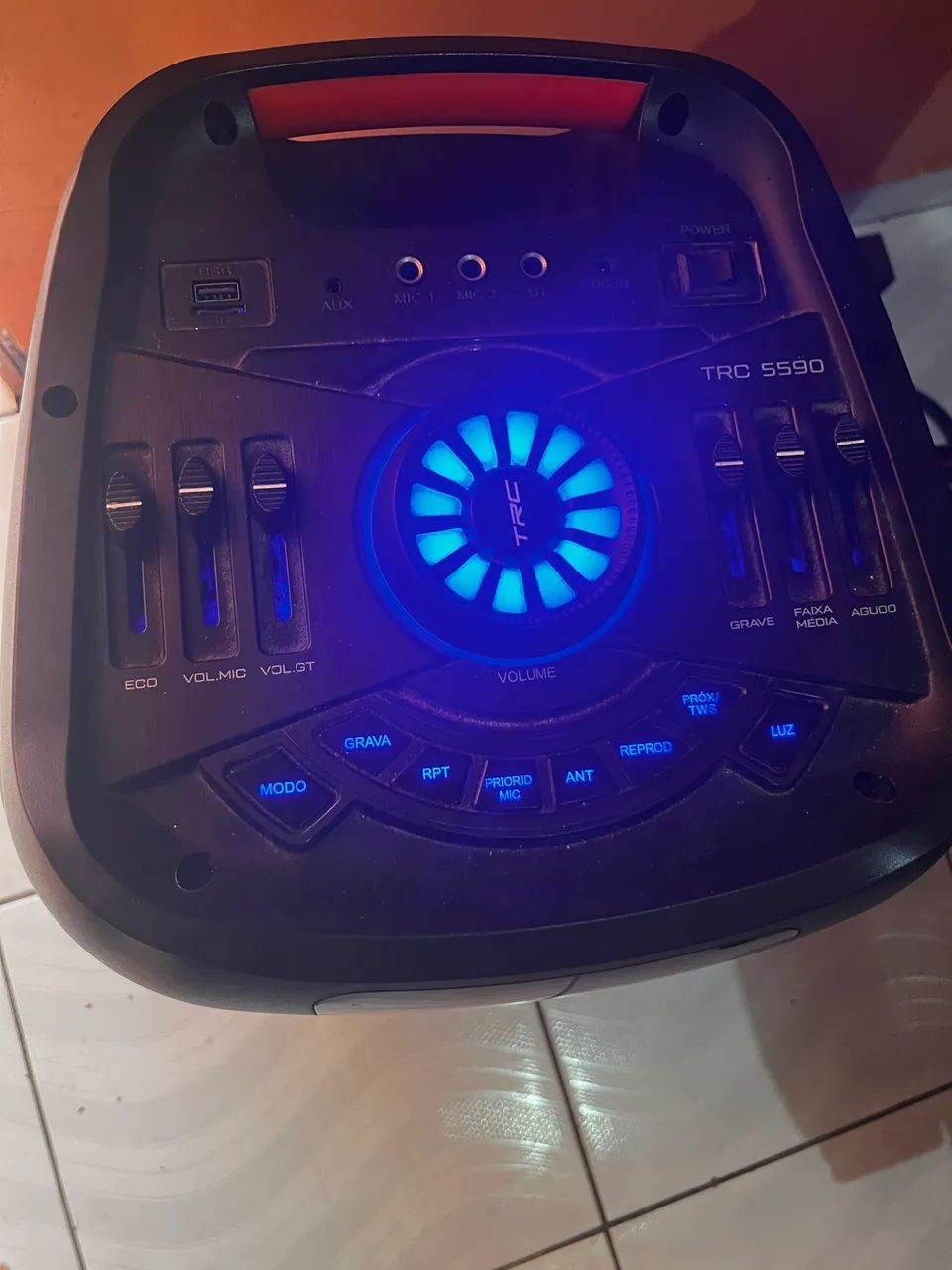 Vende-se caixa de som TRC590 com Led  - Foto 3