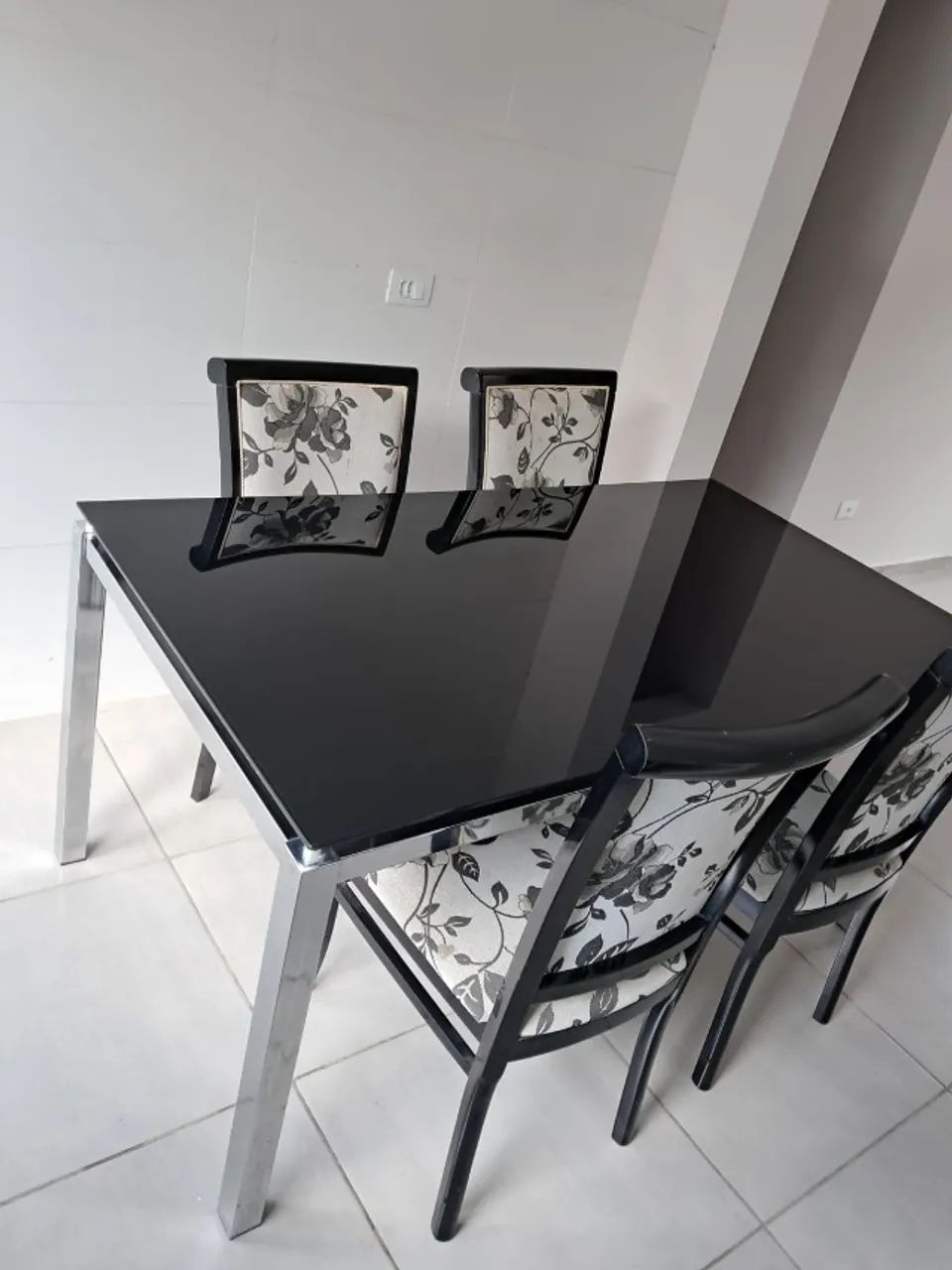 Mesa com 4 cadeiras - Foto 2