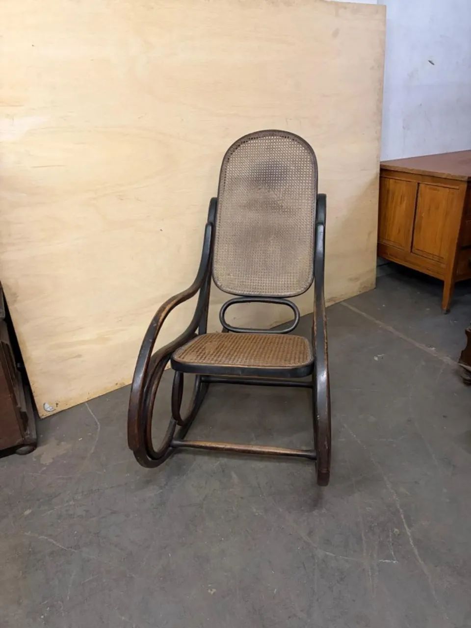cadeira de Balanço Antiga Estilo thonart - Foto 4