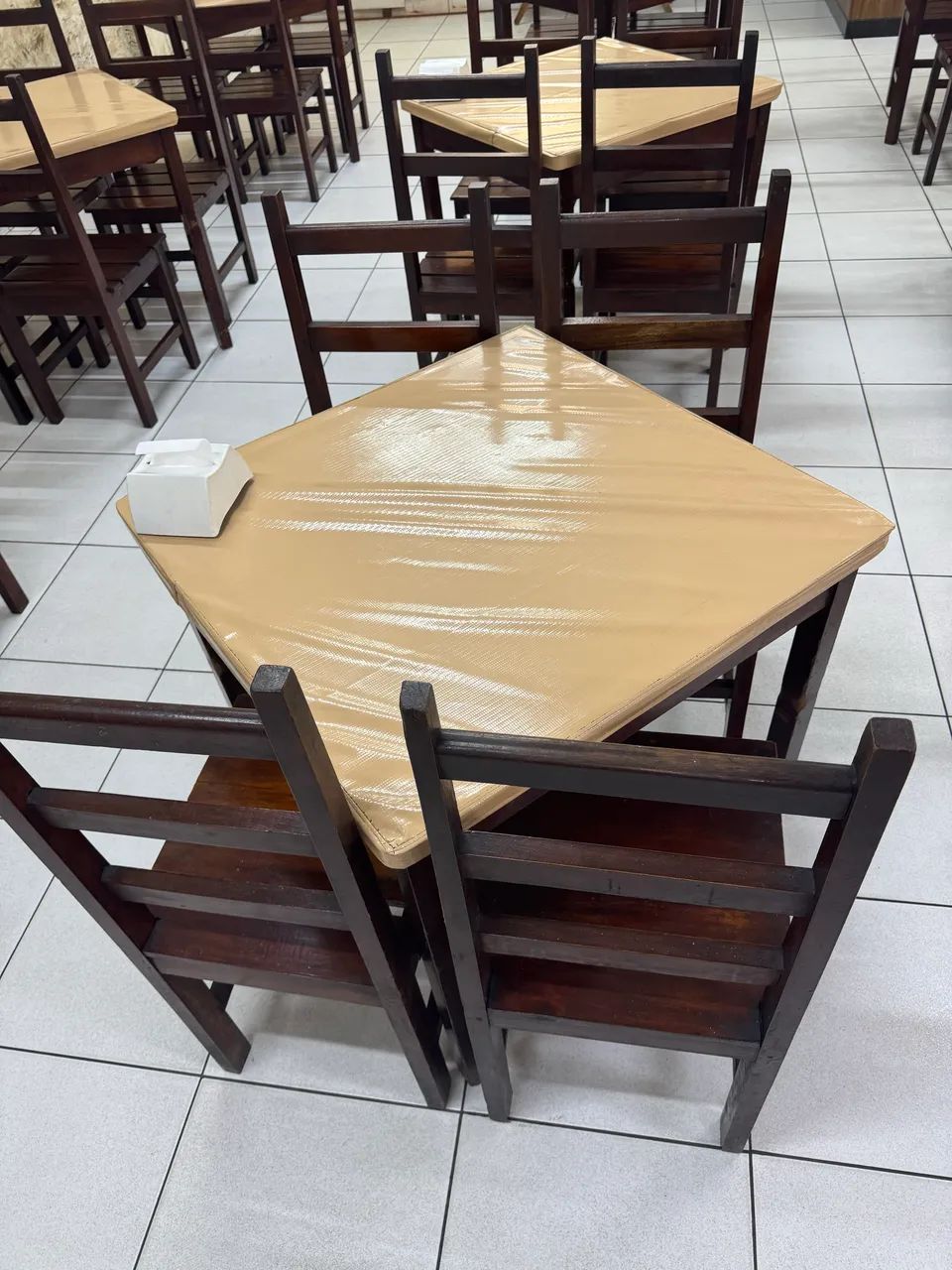 Mesa com 4 cadeiras 