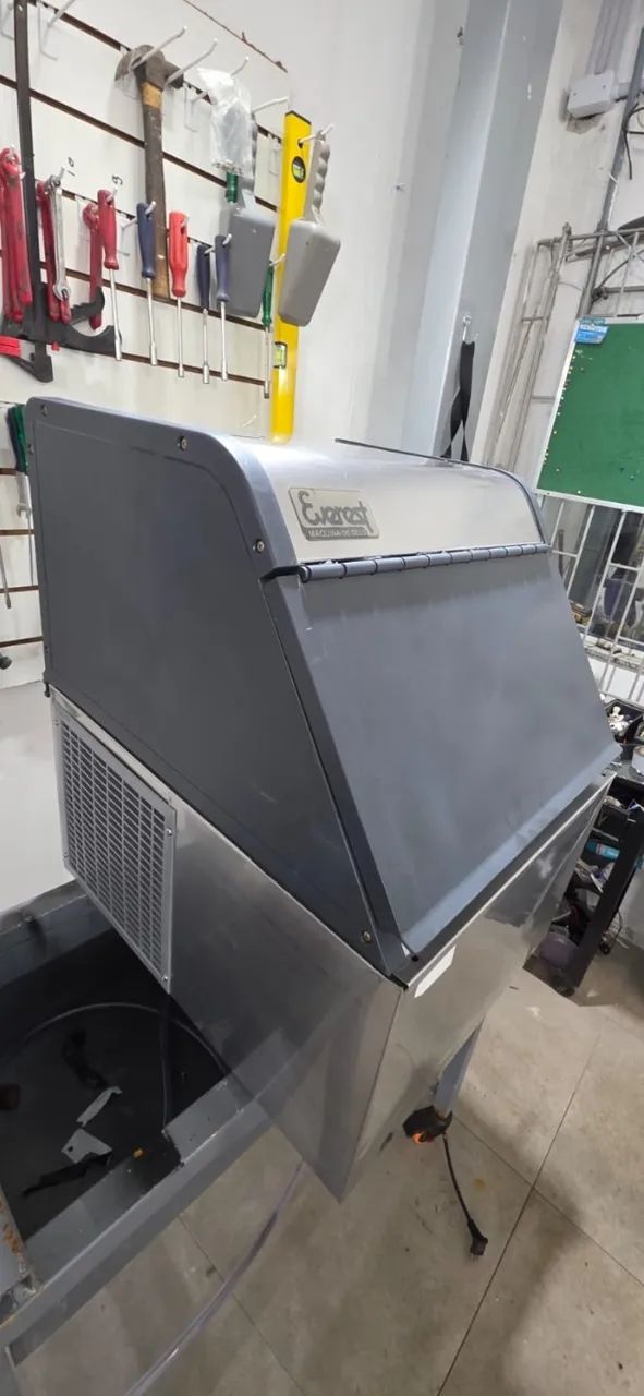 MÁQUINA DE GELO EVEREST 