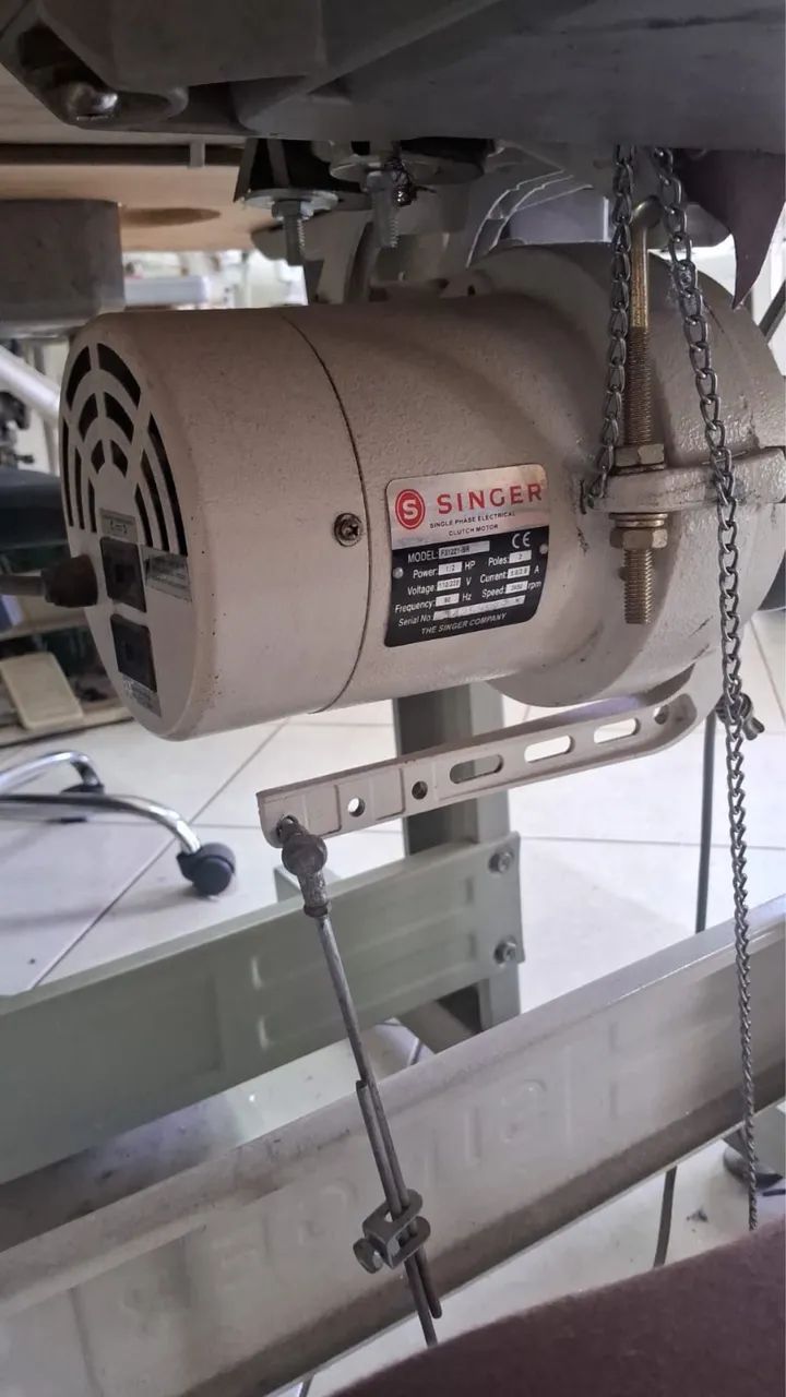 Máquina de costura Interlock - Singer - Foto 4