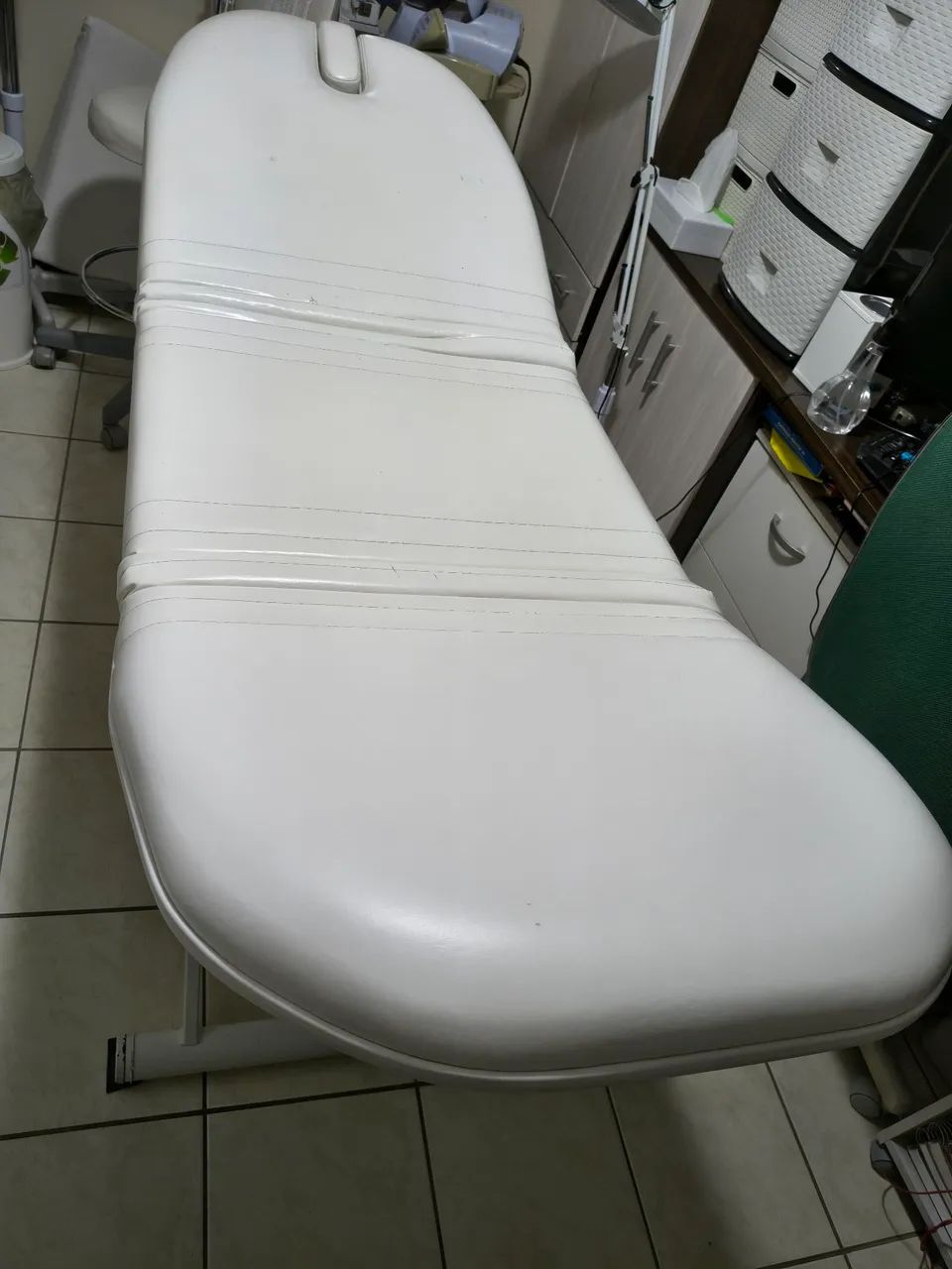 Excelente Maca com regulagem de altura, cabeceira e pés.