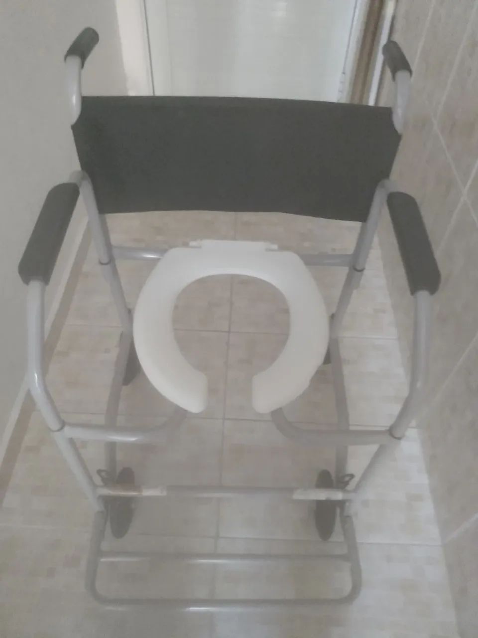 Cadeira pra banho. 150kg praticamente nova.