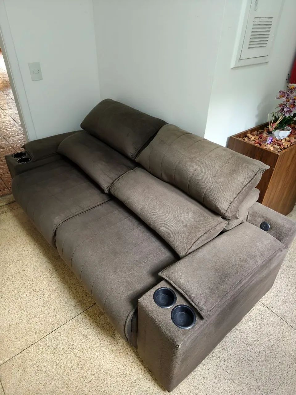 Sofá retrátil e reclinável 