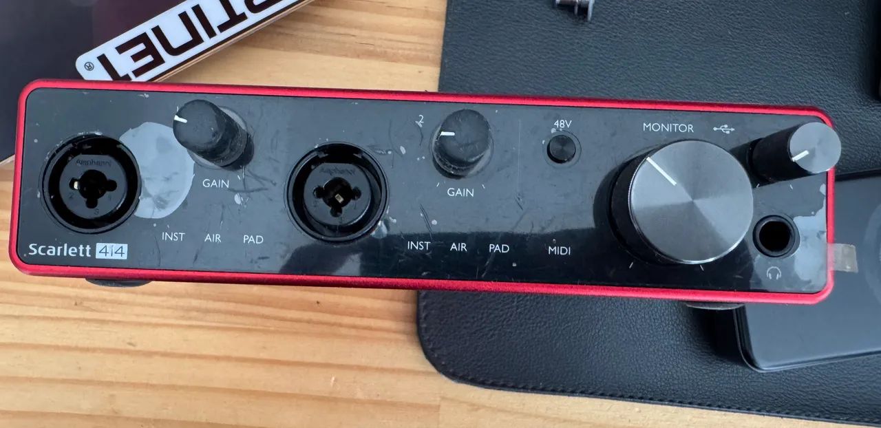Focusrite Scarlett 4i4 3rd Gen Interface de Áudio USB - Excelente Estado