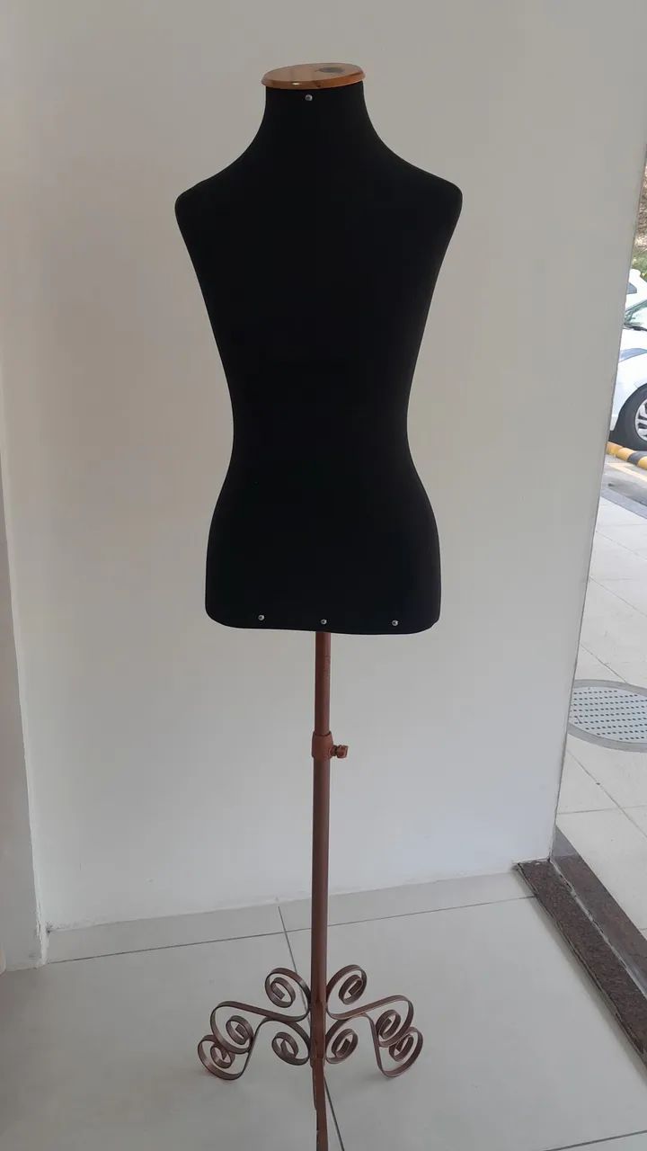 Vendo manequim busto com pedestal Rose!! Só R$280,00