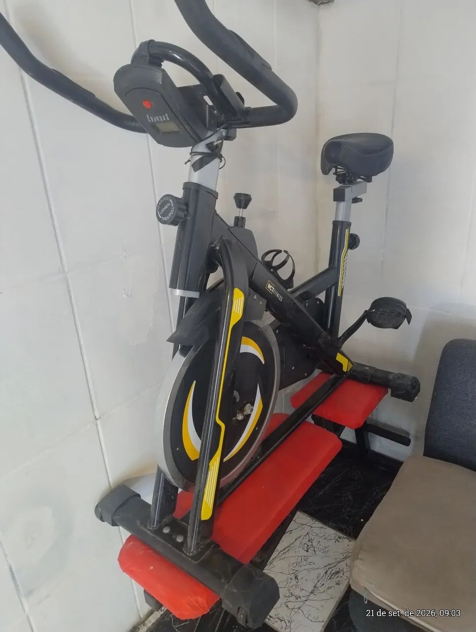Banco e bicicleta spining 