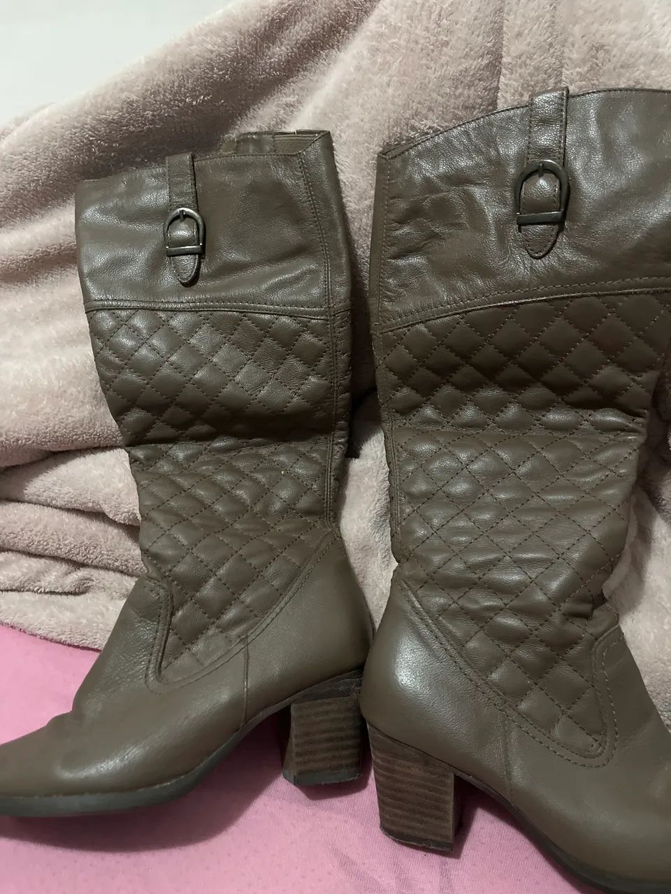 Bota cano alto marrom