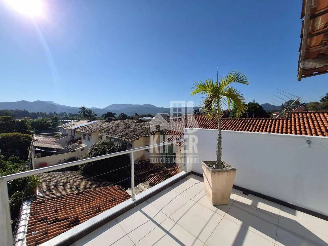 Casa com 3 quartos para alugar, 103 m² por R$ 6.212/mês - Itaipu - Niterói/RJ