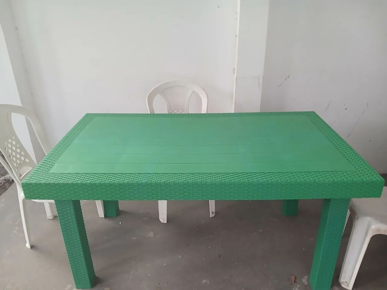 MESA PLÁSTICA GRANDE - DESMONTÁVEL - Foto 2